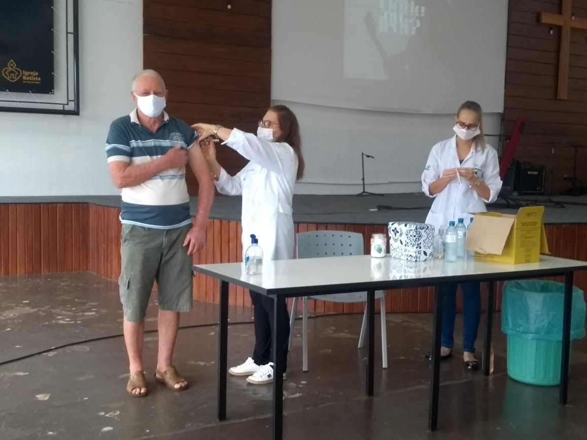 TRÊS-MAIENSES COM MAIS DE 72 ANOS SÃO VACINADOS CONTRA A COVID-19